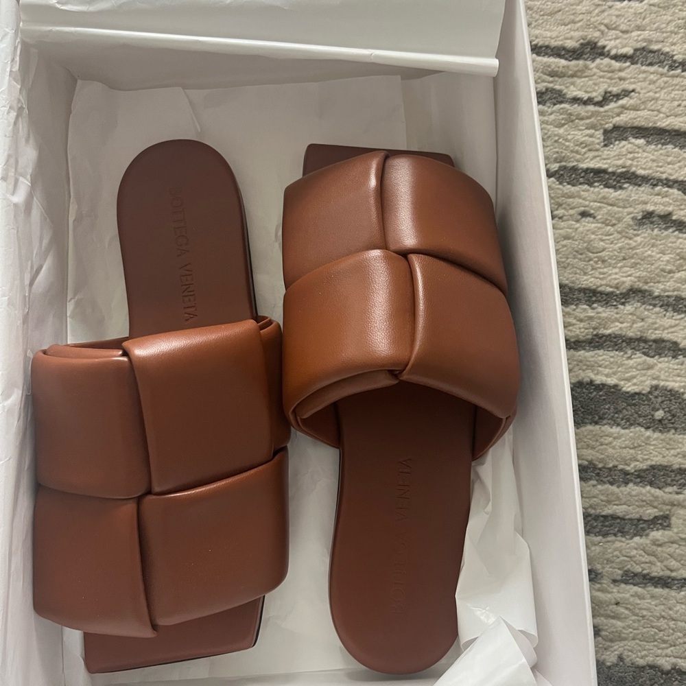 Bottega Veneta Patch slides- new